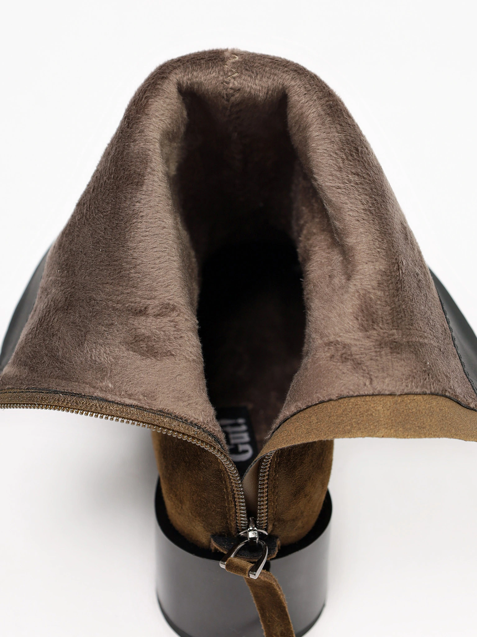 Полусапоги оливкового цвета на низком широком каблуке